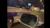 JAČI OD ZAKONA? Pratila ga policija sa rotacijom, on dao gas i – pobegao! (VIDEO) JAČI OD ZAKONA? Pratila ga policija sa rotacijom, on dao gas i – pobegao! (VIDEO)