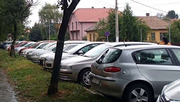 ПОЧЕЛА НАПЛАТА ПАРКИРАЊА У КУЧЕВУ: Ово су цене карата ПОЧЕЛА НАПЛАТА ПАРКИРАЊА У КУЧЕВУ: Ово су цене карата