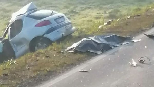 ПРВИ СНИМАК СА МЕСТА НЕСРЕЋЕ НА ИБАРСКОЈ: Аутомобил потпуно слупан, на терену полиција и ватрогасци (ВИДЕО) ПРВИ СНИМАК СА МЕСТА НЕСРЕЋЕ НА ИБАРСКОЈ: Аутомобил потпуно слупан, на терену полиција и ватрогасци (ВИДЕО)