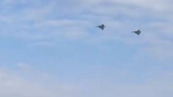 ФРАНЦУСКИ БОМБАРДЕРИ ПРЕЛЕТАЛИ ЗАГРЕБ: Хрвати заинтересовани - авиони плаћени чак милијарду више (ВИДЕО) ФРАНЦУСКИ БОМБАРДЕРИ ПРЕЛЕТАЛИ ЗАГРЕБ: Хрвати заинтересовани - авиони плаћени чак милијарду више (ВИДЕО)