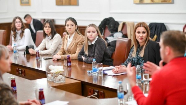 БАЊАЛУКА: Стипендије за 1.355 средњошколаца БАЊАЛУКА: Стипендије за 1.355 средњошколаца