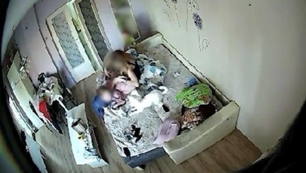 ОДБРАНА МАЈКЕ ОСУМЊИЧЕНА ЗА ПРЕБИЈАЊЕ ДЕТЕТА: Плаче сваки дан, а знала је за камере ОДБРАНА МАЈКЕ ОСУМЊИЧЕНА ЗА ПРЕБИЈАЊЕ ДЕТЕТА: Плаче сваки дан, а знала је за камере