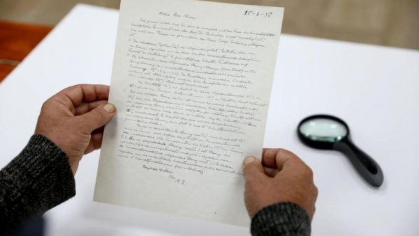 ЗА БЕЛЕШКЕ 11,6 МИЛИОНА ЕВРА: Рукопис Алберта Ајнштајна продат за рекордну цену ЗА БЕЛЕШКЕ 11,6 МИЛИОНА ЕВРА: Рукопис Алберта Ајнштајна продат за рекордну цену
