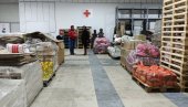 AKCIJA GRADA I CRVENOG KRSTA: Paketi pomoći novosadskim socijalno ugroženim porodicama AKCIJA GRADA I CRVENOG KRSTA: Paketi pomoći novosadskim socijalno ugroženim porodicama