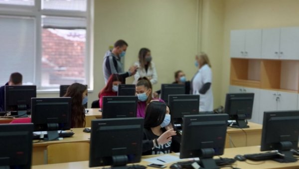 ПРАВИ ПРИМЕР СОЛИДАРНОСТИ: Уручене захвалнице младим волонтерима Ковид кол-центра у Краљеву ПРАВИ ПРИМЕР СОЛИДАРНОСТИ: Уручене захвалнице младим волонтерима Ковид кол-центра у Краљеву