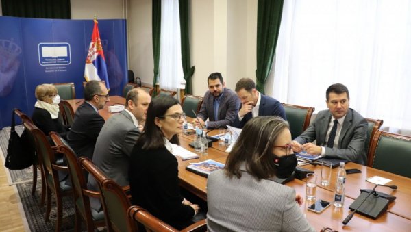 ИЗДВАЈАЊЕ ЗА СРБИЈУ 1,2 МИЛИЈАРДЕ ДОЛАРА: Мали разговарао са директором Канцеларије Светске банке у Београду ИЗДВАЈАЊЕ ЗА СРБИЈУ 1,2 МИЛИЈАРДЕ ДОЛАРА: Мали разговарао са директором Канцеларије Светске банке у Београду