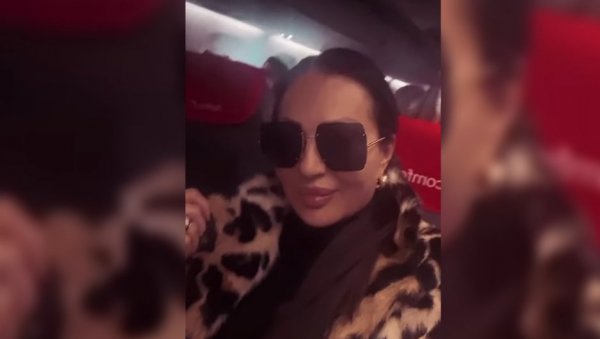 ЦЕЦА ШОКИРАНА ПРИЗОРОМ У ТРЖНОМ ЦЕНТРУ: Певачица стигла у Шведску, па открила шта је видела (ФОТО) ЦЕЦА ШОКИРАНА ПРИЗОРОМ У ТРЖНОМ ЦЕНТРУ: Певачица стигла у Шведску, па открила шта је видела (ФОТО)