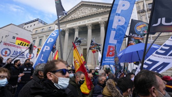 МАРШ ПОЛИЦИЈЕ: Против реформе закона о безбедности у Мадриду (ФОТО) МАРШ ПОЛИЦИЈЕ: Против реформе закона о безбедности у Мадриду (ФОТО)