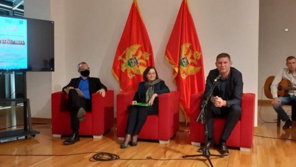 ПЉЕВАЉСКИ ТАМБУРАШИ У БАШТИНИ: У Црној Гори поктенута иницијатива да се музички инструмент прогласи за добро од националног значаја ПЉЕВАЉСКИ ТАМБУРАШИ У БАШТИНИ: У Црној Гори поктенута иницијатива да се музички инструмент прогласи за добро од националног значаја