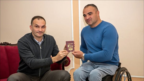 ЖИВИМ У АМЕРИЦИ, АЛИ БЕЗ СРБИЈЕ НЕ МОГУ: Наш чувени алпски скијаш параолимпијац Јасмин Бамбур бар једном годишње дође у Зрењанин ЖИВИМ У АМЕРИЦИ, АЛИ БЕЗ СРБИЈЕ НЕ МОГУ: Наш чувени алпски скијаш параолимпијац Јасмин Бамбур бар једном годишње дође у Зрењанин