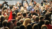 KOSOVO JE SRCE SRBIJE: Dirljiv govor profesora Lazića ispraćen ovacijama (FOTO) KOSOVO JE SRCE SRBIJE: Dirljiv govor profesora Lazića ispraćen ovacijama (FOTO)