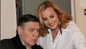 АНА БЕКУТА ВИШЕ НЕ ЖИВИ САМА: Познато ко се уселио у певачицин стан на Врачару АНА БЕКУТА ВИШЕ НЕ ЖИВИ САМА: Познато ко се уселио у певачицин стан на Врачару