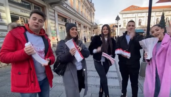 ГДЕ ИМА ТУ СЕ РАСИПА: Звезда обрадовала навијаче пред Спартак (ВИДЕО) ГДЕ ИМА ТУ СЕ РАСИПА: Звезда обрадовала навијаче пред Спартак (ВИДЕО)