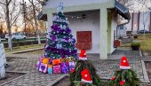 НОВОГОДИШЊИ УКРАСИ У НОВОМ ИТЕБЕЈУ: Малишани се радују предстојећим празницима (ФОТО) НОВОГОДИШЊИ УКРАСИ У НОВОМ ИТЕБЕЈУ: Малишани се радују предстојећим празницима (ФОТО)