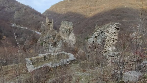 МАРКОВО КАЛЕ ЈОШ УВЕК НИЈЕ НИЧИЈА БРИГА: Древно утврђење надомак Врања никако да до краја буде истражено и заштићено МАРКОВО КАЛЕ ЈОШ УВЕК НИЈЕ НИЧИЈА БРИГА: Древно утврђење надомак Врања никако да до краја буде истражено и заштићено