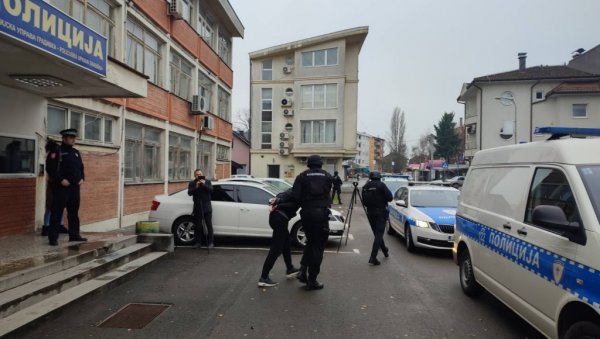 ПУМПАЏИЈУ И КОНОБАРЕ ОТКРИО ТРАНСПОРТЕР: Како су у полицијској акцији Келнер пали дилери кокаина из Градишке ПУМПАЏИЈУ И КОНОБАРЕ ОТКРИО ТРАНСПОРТЕР: Како су у полицијској акцији Келнер пали дилери кокаина из Градишке