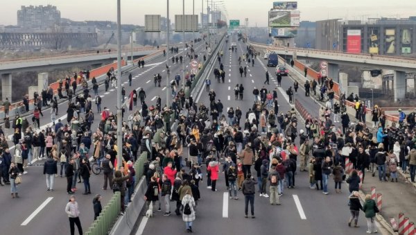 БЛОКАДЕ УДАР НА СЛОБОДУ ВЕЋИНЕ: Власт уверена да се иза протеста током викенда крију политички актери БЛОКАДЕ УДАР НА СЛОБОДУ ВЕЋИНЕ: Власт уверена да се иза протеста током викенда крију политички актери