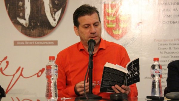 ,,ПЕТЉА ПРЕД ЧИТАОЦИМА: У Краљеву представљен дебитантски роман Дејана Алексића ,,ПЕТЉА ПРЕД ЧИТАОЦИМА: У Краљеву представљен дебитантски роман Дејана Алексића