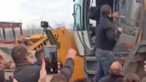 НАРОД У ШАПЦУ БЕСАН ЗБОГ НЕПРАВДЕ: Тужилаштво није тражило притвор за батинаша који је претукао багеристу НАРОД У ШАПЦУ БЕСАН ЗБОГ НЕПРАВДЕ: Тужилаштво није тражило притвор за батинаша који је претукао багеристу