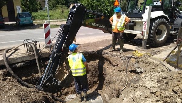 АЛТЕРНАТИВНИМ ПРАВЦЕМ ОД ЗРЕЊАНИНА ДО ЕЧКЕ: У току радови на прикључењу канализације (ФОТО) АЛТЕРНАТИВНИМ ПРАВЦЕМ ОД ЗРЕЊАНИНА ДО ЕЧКЕ: У току радови на прикључењу канализације (ФОТО)