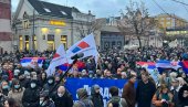 ХИЉАДЕ ЉУДИ У ШАПЦУ: Протест против пребијања багеристе (ФОТО/ВИДЕО) ХИЉАДЕ ЉУДИ У ШАПЦУ: Протест против пребијања багеристе (ФОТО/ВИДЕО)