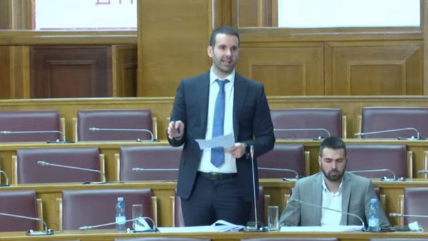 ТРИ УВЕЋАЊА ПЕНЗИЈА ДО 2023. ГОДИНЕ: Министар финансија обећао 40 одсто веће зараде у здравству, нису заборављени ни најстарији ТРИ УВЕЋАЊА ПЕНЗИЈА ДО 2023. ГОДИНЕ: Министар финансија обећао 40 одсто веће зараде у здравству, нису заборављени ни најстарији