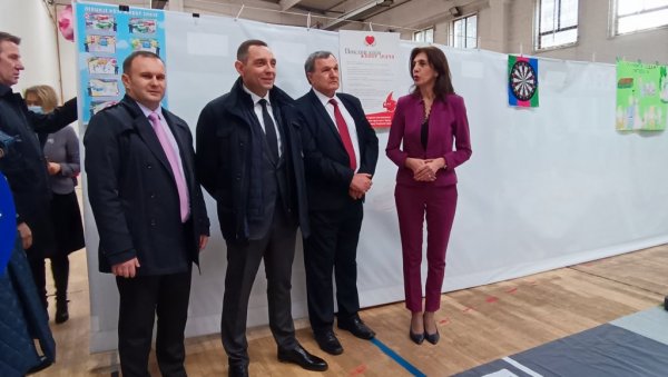 СТАЛНА БРИГА О СРПСКОЈ: Министар Александар Вулин посетио Источно Сарајево СТАЛНА БРИГА О СРПСКОЈ: Министар Александар Вулин посетио Источно Сарајево