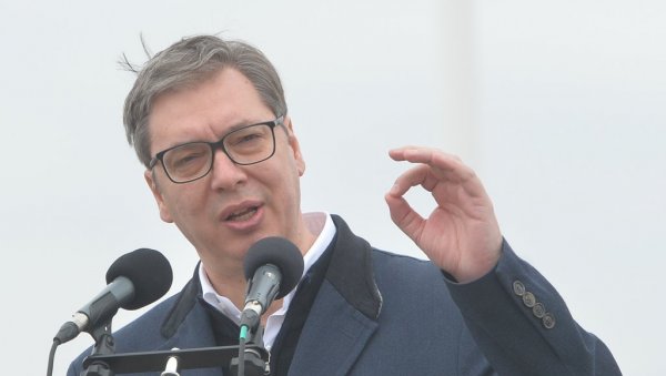 ДЕМОКРАТИЈА ИМА ЦЕНУ Вучић о протестима: Пустите их да раде шта хоће, док год не туку људе ДЕМОКРАТИЈА ИМА ЦЕНУ Вучић о протестима: Пустите их да раде шта хоће, док год не туку људе