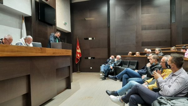 ПРИОРИТЕТ - ЗАТВОРЕНИ БАЗЕН Изабрано ново руководство Ватерполо клуба Краљево ПРИОРИТЕТ - ЗАТВОРЕНИ БАЗЕН Изабрано ново руководство Ватерполо клуба Краљево