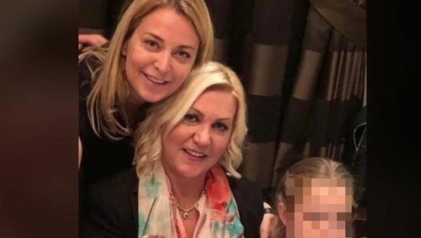 ЉУБИ ТЕ ТВОЈА БУБИЦА: Потресна објава ћерке Мериме Његомир - Сањам те свако вече (ФОТО) ЉУБИ ТЕ ТВОЈА БУБИЦА: Потресна објава ћерке Мериме Његомир - Сањам те свако вече (ФОТО)