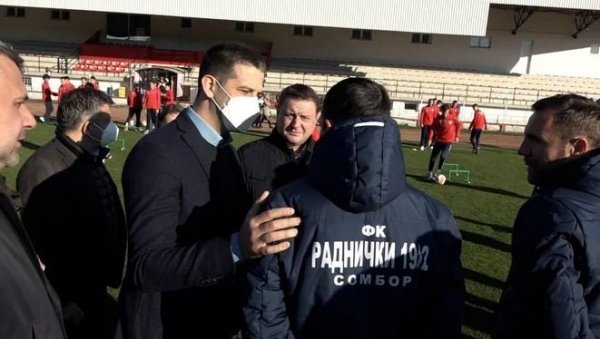 ЗДРАВИ И ПУНИ ЕНЕРГИЈЕ ЗА НОВЕ УСПЕХЕ: Министар Удовичић обишао Апатин и Сомбор (ФОТО/ВИДЕО) ЗДРАВИ И ПУНИ ЕНЕРГИЈЕ ЗА НОВЕ УСПЕХЕ: Министар Удовичић обишао Апатин и Сомбор (ФОТО/ВИДЕО)