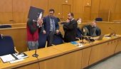 ЏИХАДИСТА ОСТАВИО ДЕВОЈЧИЦУ (5) ДА УМРЕ НА СУНЦУ: Осуђен на доживотну казну због геноцида ЏИХАДИСТА ОСТАВИО ДЕВОЈЧИЦУ (5) ДА УМРЕ НА СУНЦУ: Осуђен на доживотну казну због геноцида