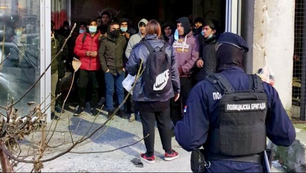 ПОЛИЦИЈА У АКЦИЈИ: Откривено 85 илегалних миграната (ФОТО) ПОЛИЦИЈА У АКЦИЈИ: Откривено 85 илегалних миграната (ФОТО)