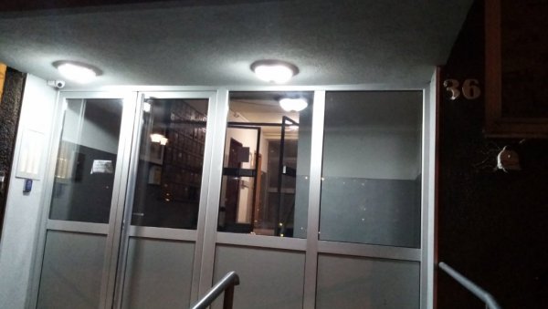 РАЗДОР ЗБОГ КРЕЧЕЊА: Станари вишеспратнице у Богдана Жерајића 36 у сукобу са управником РАЗДОР ЗБОГ КРЕЧЕЊА: Станари вишеспратнице у Богдана Жерајића 36 у сукобу са управником