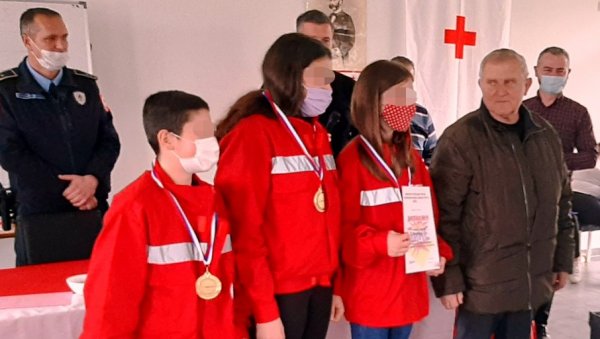 ОСНОВЦИ ИЗ ВУКОСАВЉА ПОБЕДНИЦИ: Одржано рeгиoнaлнo тaкмичeњe Црвeнoг крстa РС – Мисли минe ОСНОВЦИ ИЗ ВУКОСАВЉА ПОБЕДНИЦИ: Одржано рeгиoнaлнo тaкмичeњe Црвeнoг крстa РС – Мисли минe