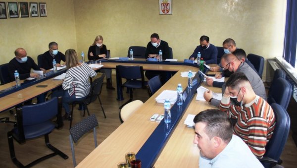 СПОРТ У ЦЕНТРУ ПАЖЊЕ: У Параћину одржана још једна седница Општинског већа СПОРТ У ЦЕНТРУ ПАЖЊЕ: У Параћину одржана још једна седница Општинског већа