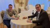 ВУЧИЋ ОБЈАВИО ФОТОГРАФИЈУ СА СИНОМ: Данас је рођендан мом првенцу, за све који су га нападали спремили смо торту (ФОТО)