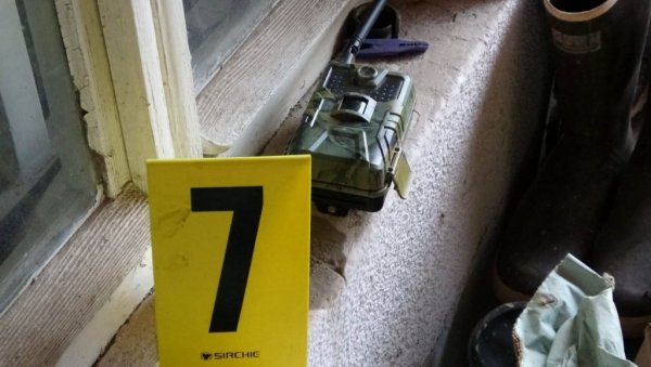 ПОЛИЦИЈСКА АКЦИЈА У НИШУ: Ухапшен мушкарац због сумње да је узгајао више од 150 кг марихуане (ФОТО/ ВИДЕО) ПОЛИЦИЈСКА АКЦИЈА У НИШУ: Ухапшен мушкарац због сумње да је узгајао више од 150 кг марихуане (ФОТО/ ВИДЕО)