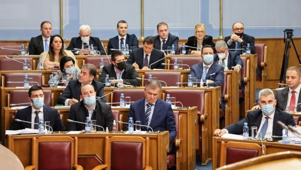 МИЛО ЈУРИ ЈЕДАН ГЛАС: Иницијатива опозиције о гласању о неповерењу Влади ускоро пред посланицима Скупштине МИЛО ЈУРИ ЈЕДАН ГЛАС: Иницијатива опозиције о гласању о неповерењу Влади ускоро пред посланицима Скупштине