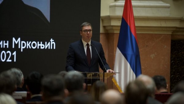 ТУЖНИ ПРИЗОРИ ИЗ СКУПШТИНЕ СРБИЈЕ: На комеморацији Милутину Мркоњићу са сузама у очима говорили Вучић и Дивац (ФОТО) ТУЖНИ ПРИЗОРИ ИЗ СКУПШТИНЕ СРБИЈЕ: На комеморацији Милутину Мркоњићу са сузама у очима говорили Вучић и Дивац (ФОТО)