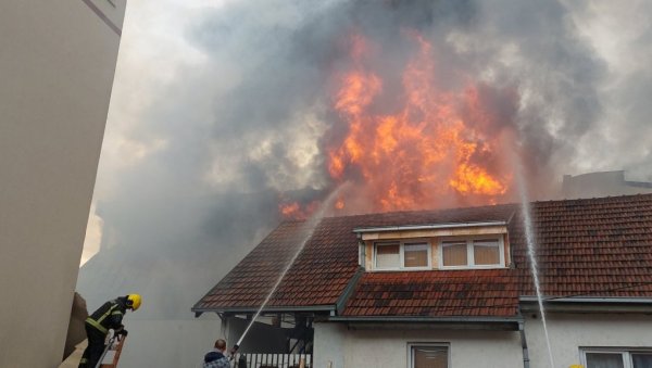ДЕО СТАНА МИ ЈЕ ИЗГОРЕО, ПОПУЦАЛИ СУ СВИ ПРОЗОРИ Исповест човека који живи код кинеског тржног центра, евакуисали му маћеху и снају ДЕО СТАНА МИ ЈЕ ИЗГОРЕО, ПОПУЦАЛИ СУ СВИ ПРОЗОРИ Исповест човека који живи код кинеског тржног центра, евакуисали му маћеху и снају