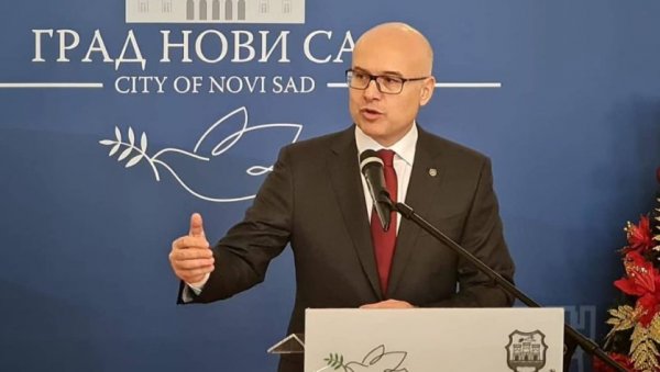 ВУЧЕВИЋ СЕ ЗАХВАЛИО РАДНИЦИМА: Без предаха радите да Нови Сад буде лепши и бољи град ВУЧЕВИЋ СЕ ЗАХВАЛИО РАДНИЦИМА: Без предаха радите да Нови Сад буде лепши и бољи град