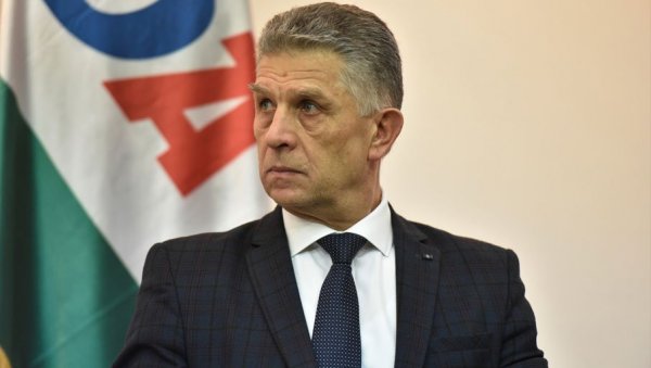 БРУКА И СРАМОТА СУЛЕЈМАНА УГЉАНИНА: Ишао у Приштину да се жали Куртију, сада тврди да је ЗСО изум великосрпске политике БРУКА И СРАМОТА СУЛЕЈМАНА УГЉАНИНА: Ишао у Приштину да се жали Куртију, сада тврди да је ЗСО изум великосрпске политике