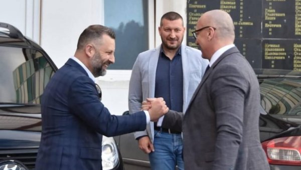 РАКИЋ ПОСЕТИО ШТРПЦЕ: Градоначелнику Далибору Јевтићу пожелео успех у будућем раду РАКИЋ ПОСЕТИО ШТРПЦЕ: Градоначелнику Далибору Јевтићу пожелео успех у будућем раду
