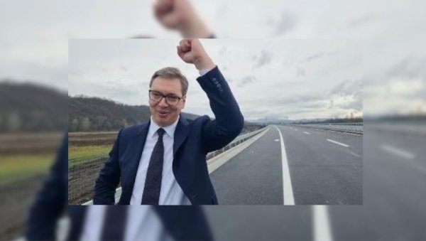 ОБЕЋАНО – ИСПУЊЕНО: Председник Александар Вучић се огласио – градимо 10 ауто-путева (ВИДЕО) ОБЕЋАНО – ИСПУЊЕНО: Председник Александар Вучић се огласио – градимо 10 ауто-путева (ВИДЕО)