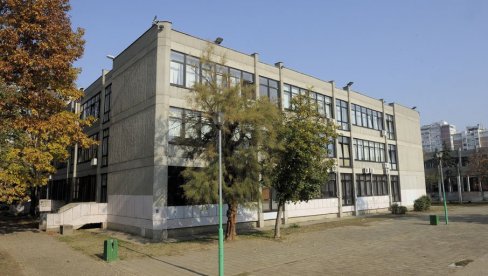 SOLARNE ELEKTRANE U DVE ŠKOLE: Ušteda električne nergije oko 70 odsto SOLARNE ELEKTRANE U DVE ŠKOLE: Ušteda električne nergije oko 70 odsto