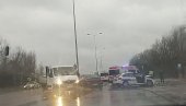 UDES NA PANČEVCU: Tri osobe povređene, u sudaru učestvovalo i policijsko vozilo (VIDEO) UDES NA PANČEVCU: Tri osobe povređene, u sudaru učestvovalo i policijsko vozilo (VIDEO)