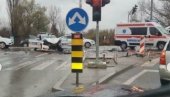 FOTOGRAFIJE UDESA NA PANČEVAČKOM MOSTU: Tri osobe povređene, smrskan policijski automobil (FOTO)