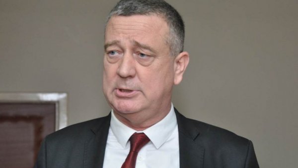 ПИЈАНИ ПОСЛАНИК НА ПЕШАЧКОМ УДАРИО ДЕВОЈЧИЦУ: Након несреће надувао 0,89 алкохола у организму ПИЈАНИ ПОСЛАНИК НА ПЕШАЧКОМ УДАРИО ДЕВОЈЧИЦУ: Након несреће надувао 0,89 алкохола у организму
