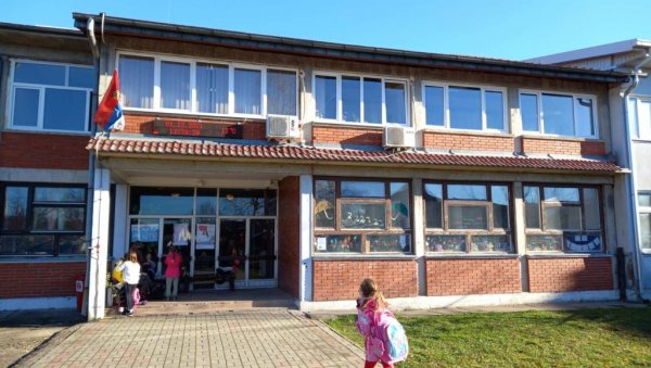КРЕЋЕ ЗАМЕНА СТОЛАРИЈЕ: Обнова осмолетке у Вранешима код Врњачке Бање КРЕЋЕ ЗАМЕНА СТОЛАРИЈЕ: Обнова осмолетке у Вранешима код Врњачке Бање
